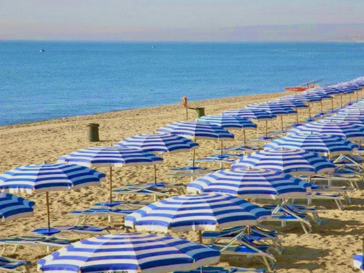Villaggio Albergo Internazionale La Plaja Катания Экстерьер фото